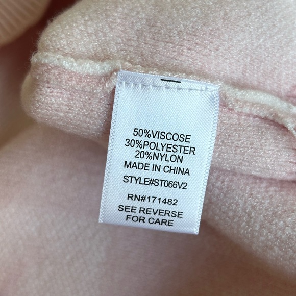 Sincerely Jules Baby Pink and White Knit Bow Cardigan
Size: Small
NWT - Picture 15 of 15